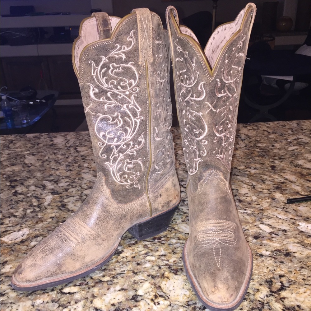 Women’s cowgirl boots